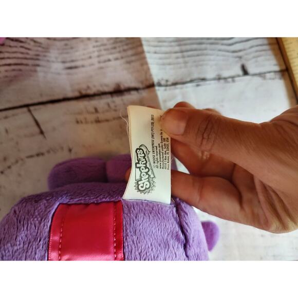 Shopkins Plush 6" Miss Pressy Purple Present With Pink Bow - Picture 5 of 6